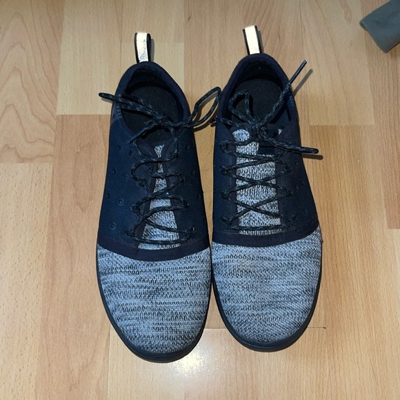 under armour, size 9 sneakers - Picture 1 of 2